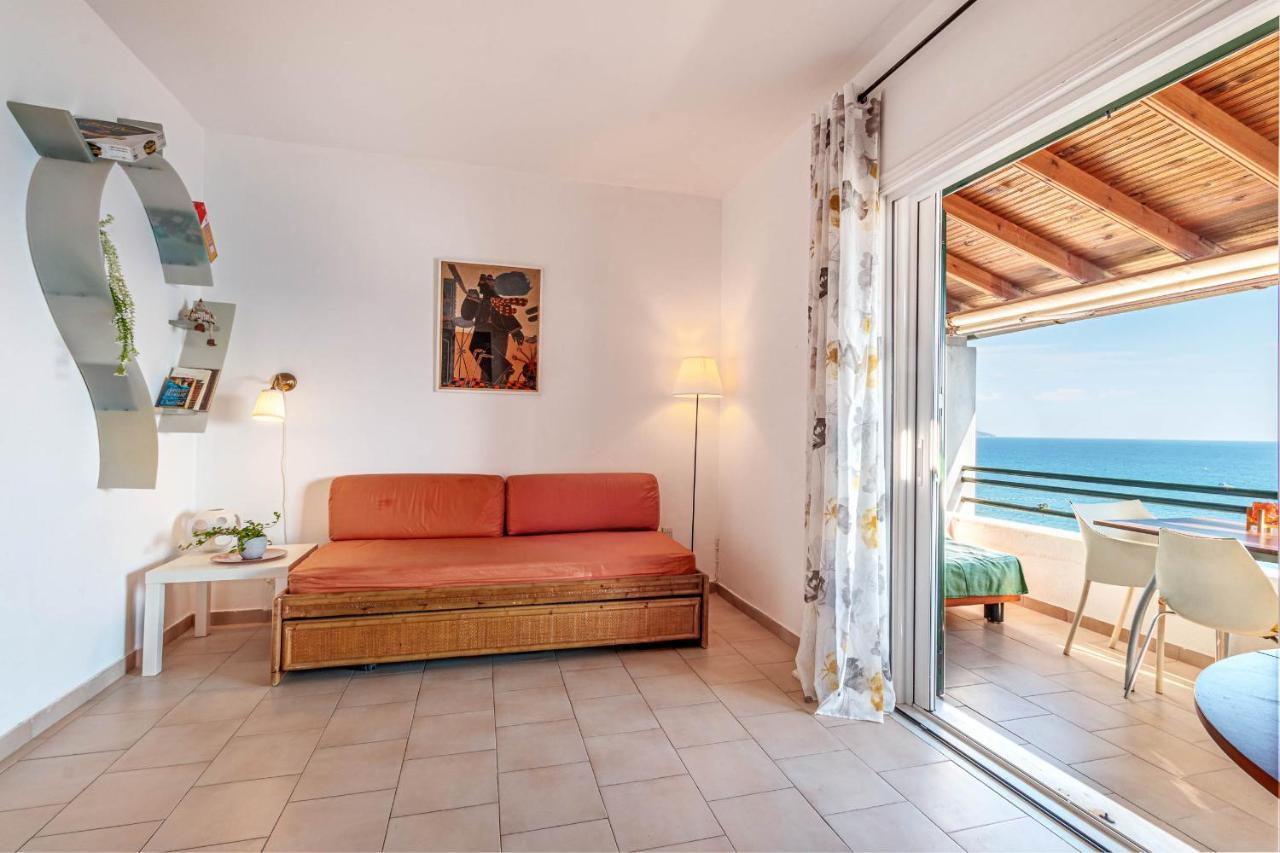 113 By New Era In Menigos Appartement
